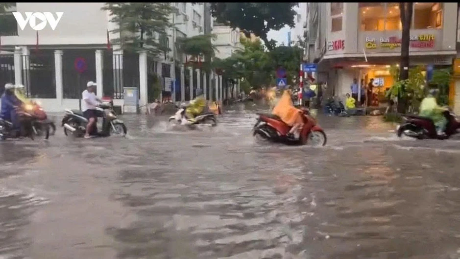Thời tiết ngày 7/8: Mưa lớn bao trùm Bắc Bộ về đêm và sáng