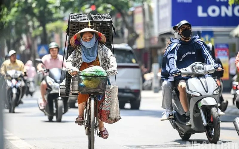 Thời tiết ngày 9/4: Nắng nóng bao phủ cả ba miền, có nơi trên 40 độ C Thời tiết ngày 9/4: Nắng nóng bao phủ cả ba miền, có nơi trên 40 độ C