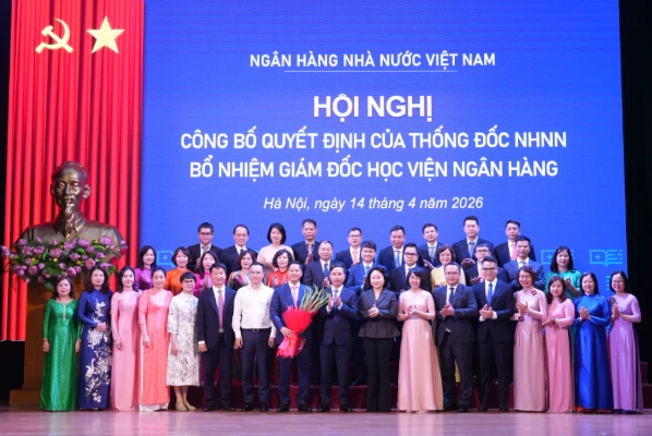 Thống đốc Ngân hàng Nhà nước Việt Nam trao Quyết định bổ nhiệm Giám đốc Học viện Ngân hàng Thống đốc Ngân hàng Nhà nước Việt Nam trao Quyết định bổ nhiệm Giám đốc Học viện Ngân hàng