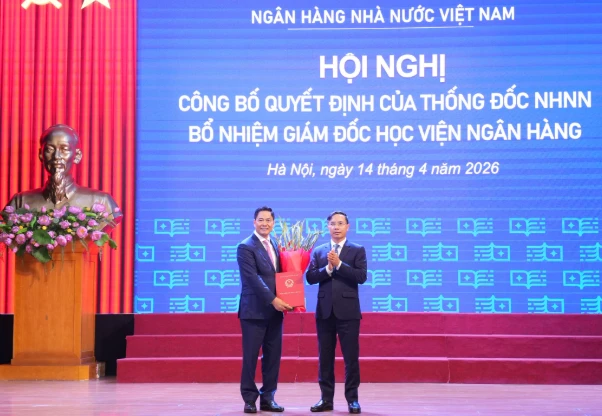 Thống đốc Ngân hàng Nhà nước Việt Nam trao Quyết định bổ nhiệm Giám đốc Học viện Ngân hàng Thống đốc Ngân hàng Nhà nước Việt Nam trao Quyết định bổ nhiệm Giám đốc Học viện Ngân hàng