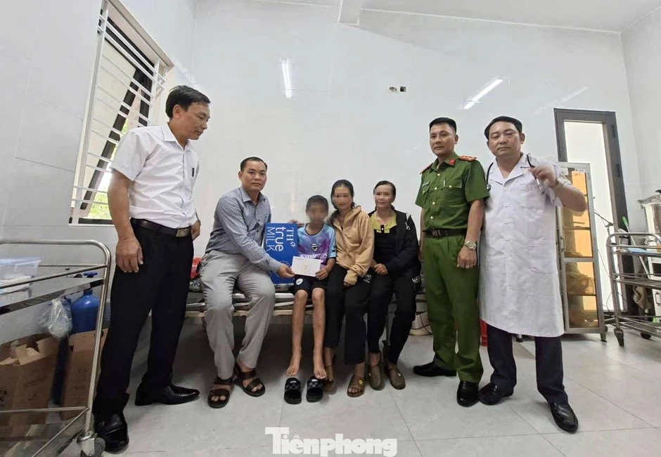 Thông tin mới vụ bé lớp 6 nghi bị mẹ kế và cha bạo hành Thông tin mới vụ bé lớp 6 nghi bị mẹ kế và cha bạo hành