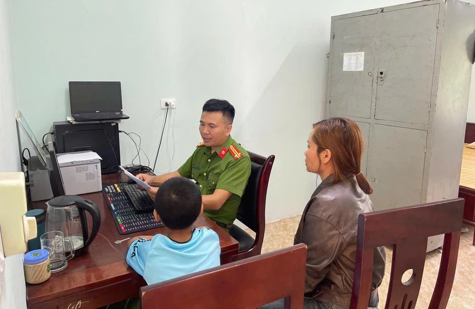 Thông tin mới vụ bé lớp 6 nghi bị mẹ kế và cha bạo hành Thông tin mới vụ bé lớp 6 nghi bị mẹ kế và cha bạo hành