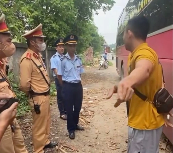 Thông tin mới vụ yêu cầu ‘giấy khai sinh’ cho 80 kg xác ve sầu khô Thông tin mới vụ yêu cầu ‘giấy khai sinh’ cho 80 kg xác ve sầu khô