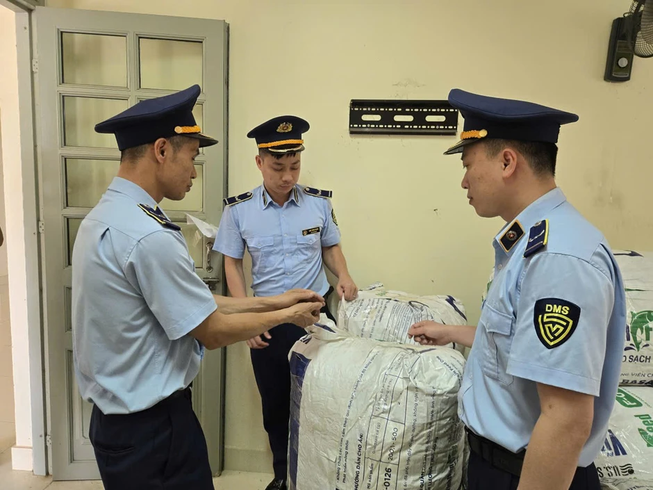 Thông tin mới vụ yêu cầu ‘giấy khai sinh’ cho 80 kg xác ve sầu khô Thông tin mới vụ yêu cầu ‘giấy khai sinh’ cho 80 kg xác ve sầu khô
