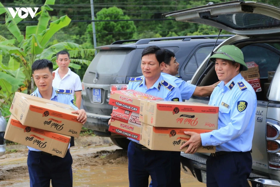 Thông tuyến tạm Quốc lộ 32 qua tâm lũ Mường Than ở Lai Châu Thông tuyến tạm Quốc lộ 32 qua tâm lũ Mường Than ở Lai Châu