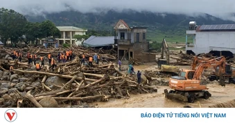 Thông tuyến tạm Quốc lộ 32 qua tâm lũ Mường Than ở Lai Châu