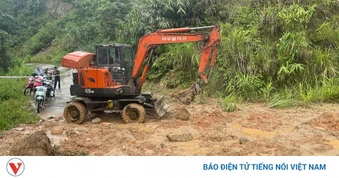 Thông xe sau sạt lở, hàng trăm hộ dân ở Lào Cai thoát cảnh cô lập