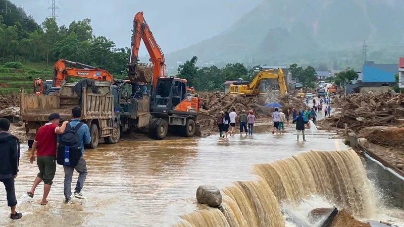 Thông xe trên Quốc lộ 32 Thông xe trên Quốc lộ 32