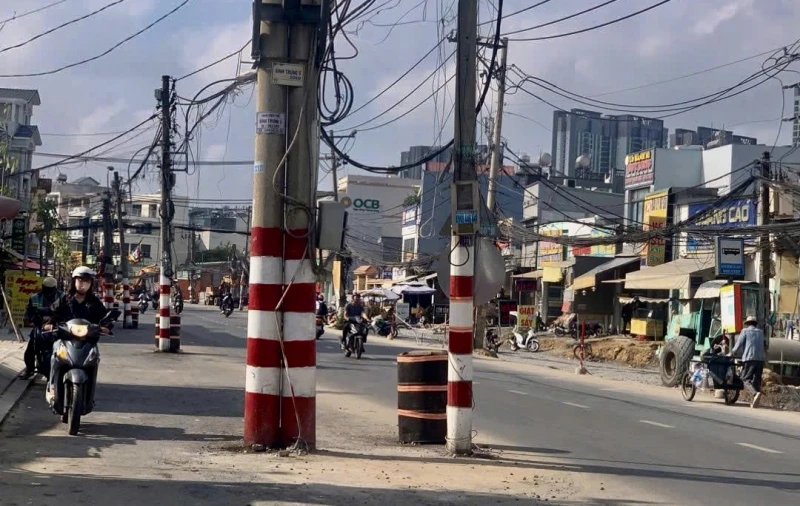 Thót tim vượt gần 200 chướng ngại vật trên đường Nguyễn Thị Định