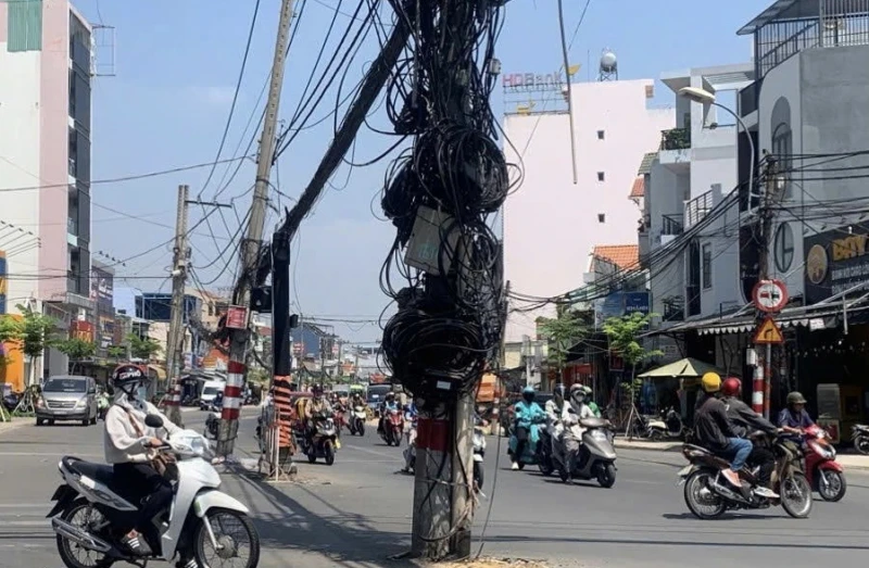 Thót tim vượt gần 200 chướng ngại vật trên đường Nguyễn Thị Định