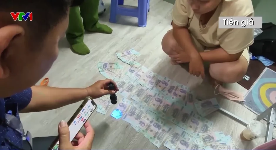 Thủ đoạn của đường dây làm, lưu hành hàng trăm triệu đồng tiền giả Thủ đoạn của đường dây làm, lưu hành hàng trăm triệu đồng tiền giả
