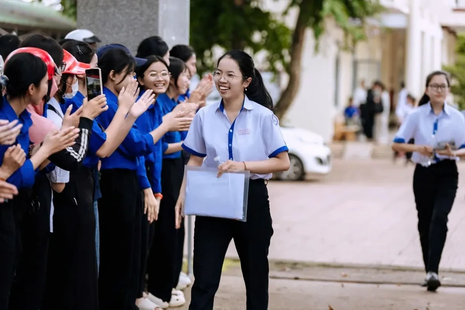 Thủ khoa 3 điểm 10 ở Đắk Lắk và giấc mơ chiếc áo blouse trắng Thủ khoa 3 điểm 10 ở Đắk Lắk và giấc mơ chiếc áo blouse trắng