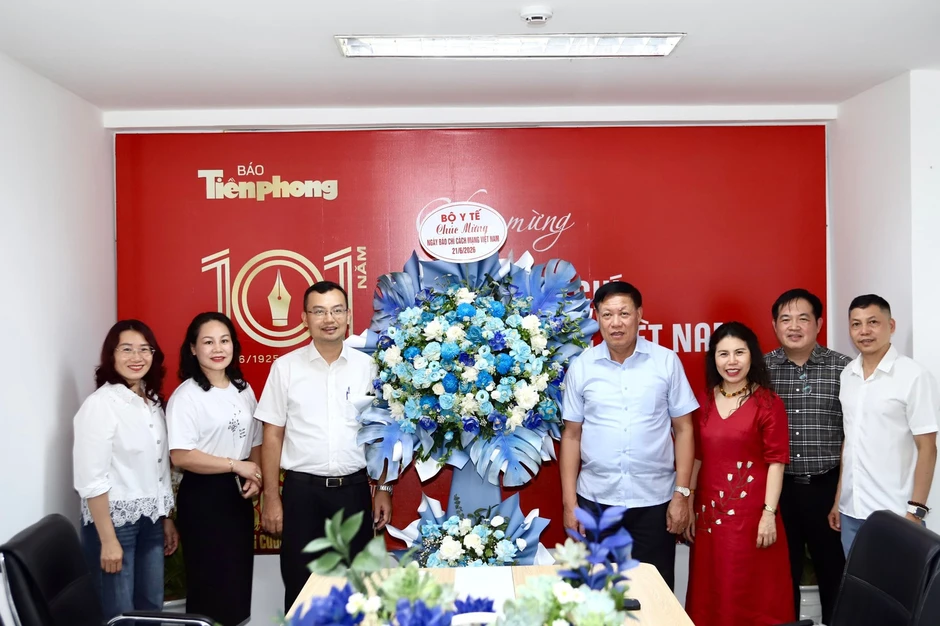 Thứ trưởng Bộ Y tế Đỗ Xuân Tuyên chúc mừng Báo Tiền Phong nhân dịp 101 năm Ngày Báo chí Cách mạng Việt Nam Thứ trưởng Bộ Y tế Đỗ Xuân Tuyên chúc mừng Báo Tiền Phong nhân dịp 101 năm Ngày Báo chí Cách mạng Việt Nam