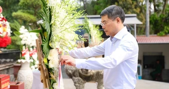 Thủ tướng Chính phủ Lê Minh Hưng dâng hương tại Ngã ba Đồng Lộc