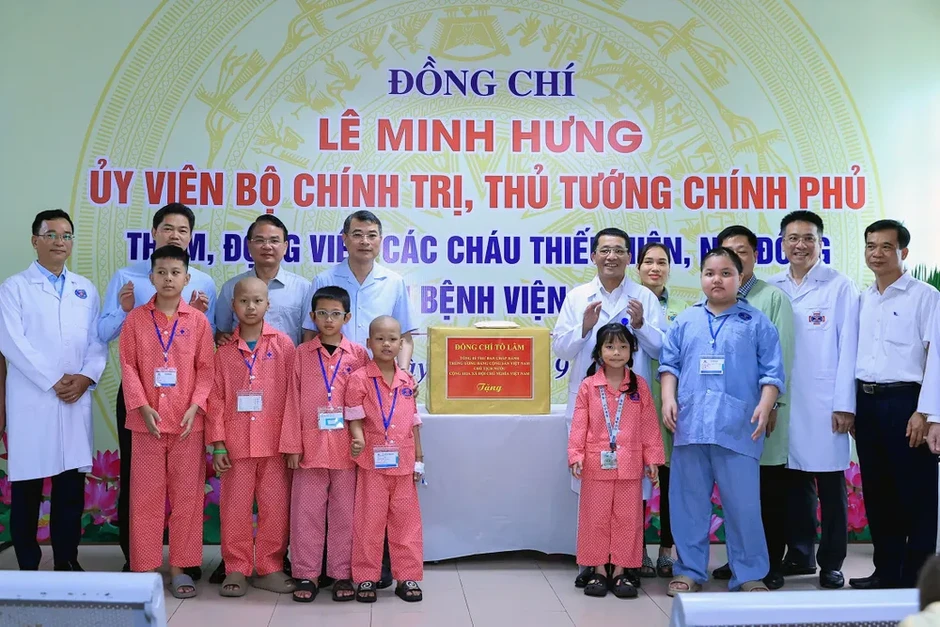 Thủ tướng thăm, tặng quà Trung thu các bệnh nhi tại Bệnh viện K Thủ tướng thăm, tặng quà Trung thu các bệnh nhi tại Bệnh viện K