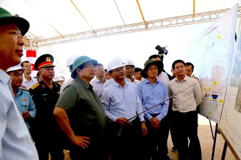 Thủ tướng yêu cầu bảo đảm tiến độ, chất lượng đường cao tốc và đường băng sân bay Phù Cát Thủ tướng yêu cầu bảo đảm tiến độ, chất lượng đường cao tốc và đường băng sân bay Phù Cát