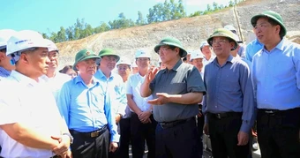 Thủ tướng yêu cầu bảo đảm tiến độ, chất lượng đường cao tốc và đường băng sân bay Phù Cát