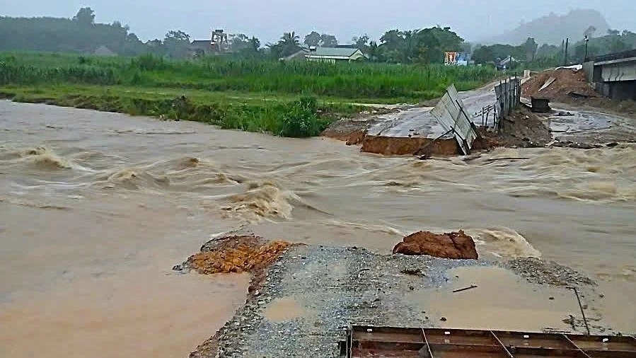 Thủ tướng yêu cầu chủ động ứng phó thiên tai, khắc phục nhanh hậu quả mưa lũ Thủ tướng yêu cầu chủ động ứng phó thiên tai, khắc phục nhanh hậu quả mưa lũ