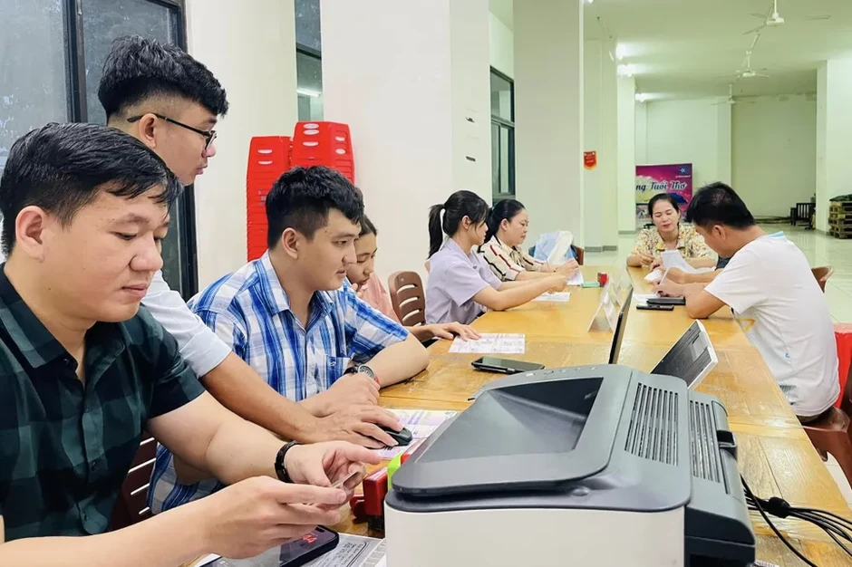 Thúc đẩy xây dựng chính quyền gần dân, vì dân phục vụ Thúc đẩy xây dựng chính quyền gần dân, vì dân phục vụ