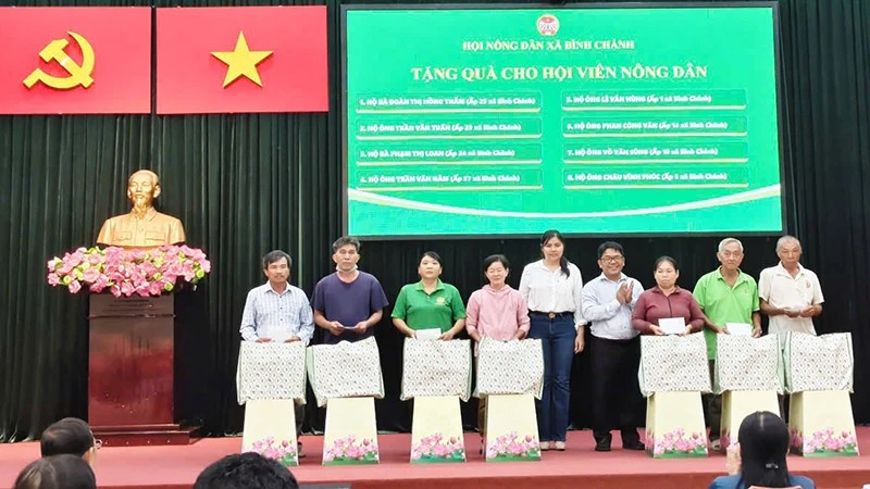 Thực hiện nhiều giải pháp hỗ trợ nông dân Thực hiện nhiều giải pháp hỗ trợ nông dân