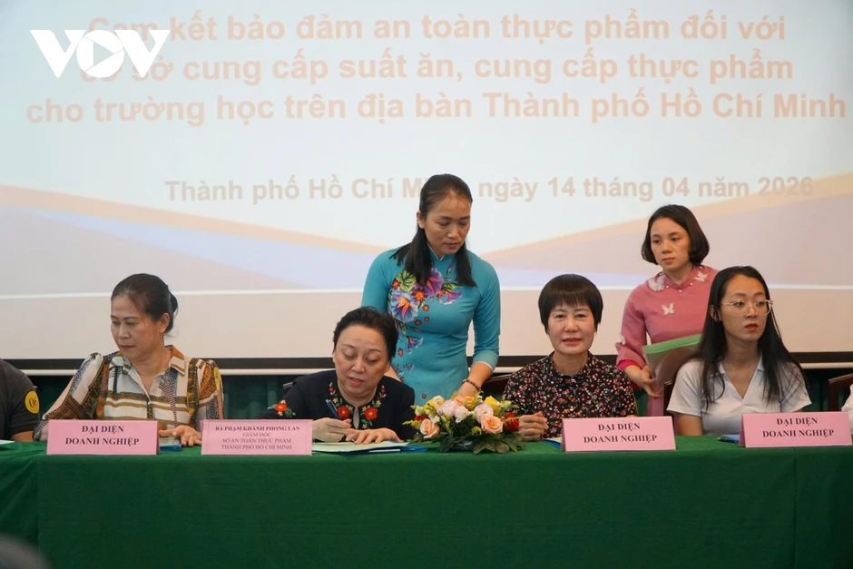 Thực phẩm học đường “nóng”, TP.HCM ký kết tăng ràng buộc trách nhiệm Thực phẩm học đường “nóng”, TP.HCM ký kết tăng ràng buộc trách nhiệm