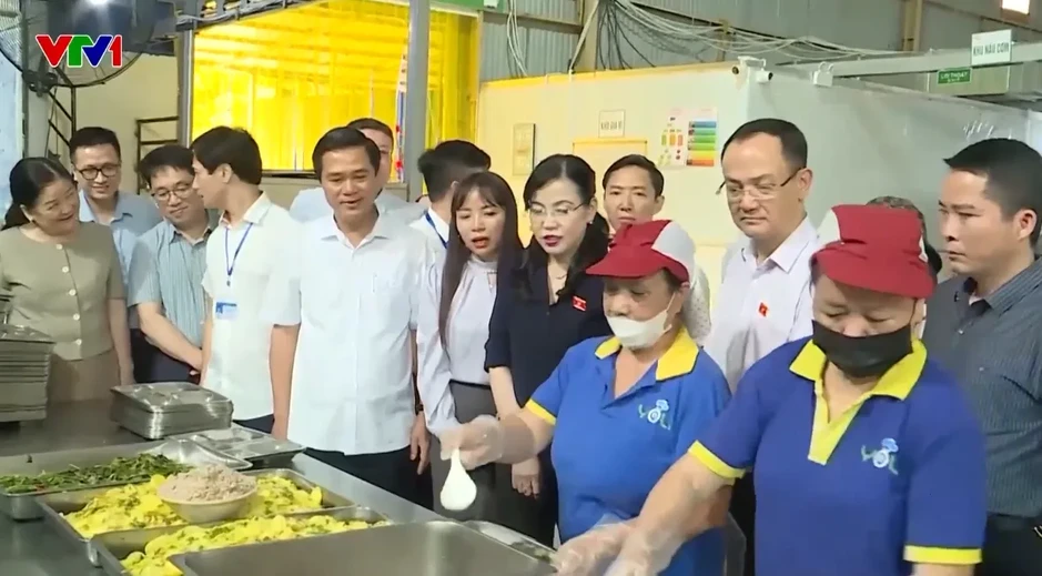 Thực phẩm không giấy tờ, bếp ăn “đánh cược” bằng cảm quan Thực phẩm không giấy tờ, bếp ăn “đánh cược” bằng cảm quan