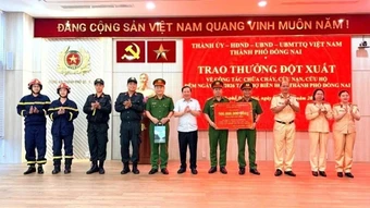 Thưởng đột xuất các đơn vị tham gia chữa cháy Trung tâm thương mại Biên Hòa