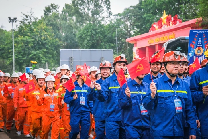 Thương lượng tập thể để nâng cao thu nhập cho người lao động Thương lượng tập thể để nâng cao thu nhập cho người lao động