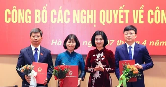 Thường trực HĐND thành phố Hà Nội công bố nghị quyết về công tác cán bộ