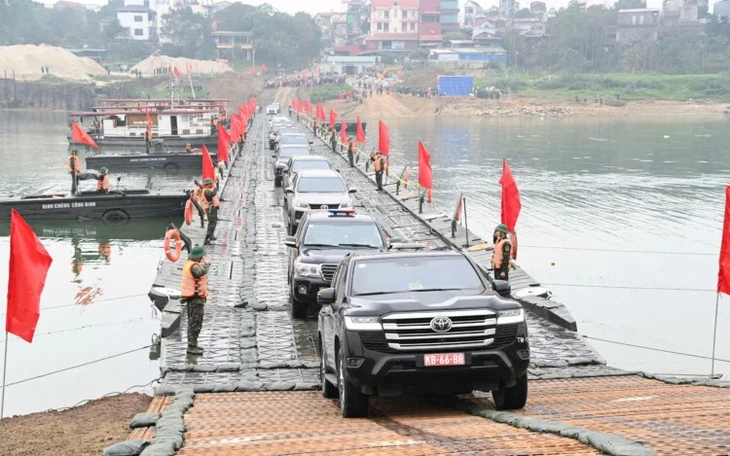 Thủy điện Sông Lô 8B xả lũ, cầu phao Đoan Hùng tạm dừng hoạt động Thủy điện Sông Lô 8B xả lũ, cầu phao Đoan Hùng tạm dừng hoạt động