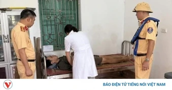 Thuyền viên nguy kịch trên sông Hồng, CSGT Ninh Bình khẩn trương cứu nạn