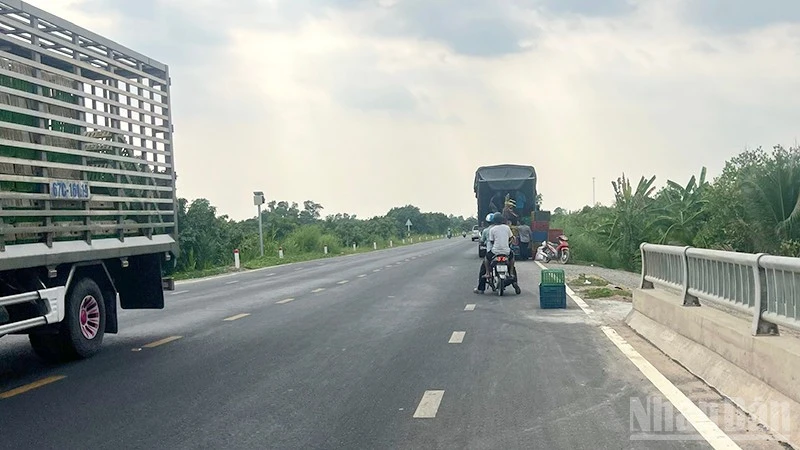 Tiềm ẩn nguy cơ mất an toàn giao thông trên tuyến tránh Quốc lộ 30