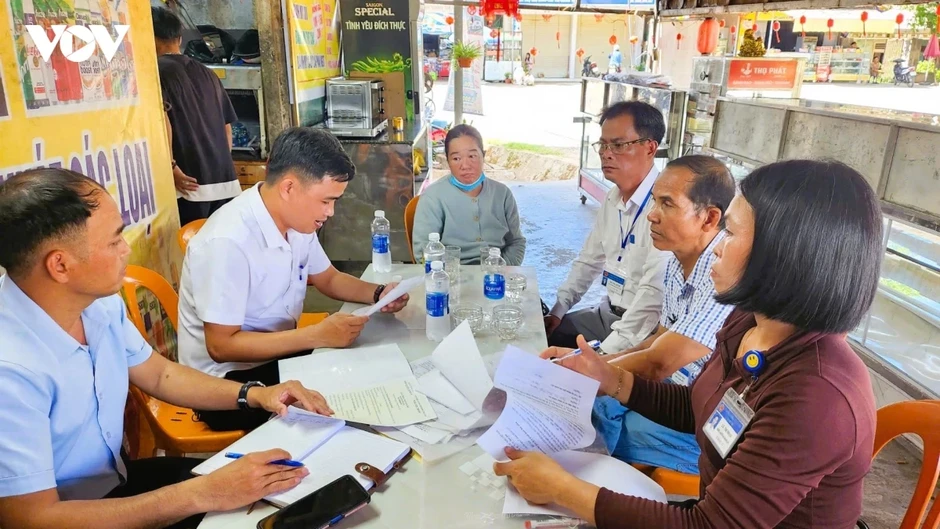 Tiệm bánh mì ở Quảng Trị bị tạm đình chỉ sau vụ phát hiện dòi trong xôi Tiệm bánh mì ở Quảng Trị bị tạm đình chỉ sau vụ phát hiện dòi trong xôi
