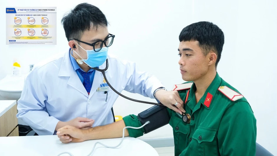 Tiêm vaccine miễn phí cho lực lượng tìm kiếm hài cốt liệt sĩ thuộc Quân khu 7 Tiêm vaccine miễn phí cho lực lượng tìm kiếm hài cốt liệt sĩ thuộc Quân khu 7