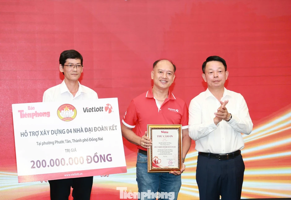 Tiền Phong Golf Championship - Non sông một dải huy động được 670 triệu đồng tri ân người khó khăn, cựu chiến binh Tiền Phong Golf Championship - Non sông một dải huy động được 670 triệu đồng tri ân người khó khăn, cựu chiến binh