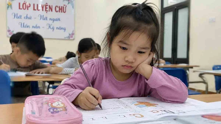 Tiền tiểu học: Cha mẹ lo, con chịu áp lực Tiền tiểu học: Cha mẹ lo, con chịu áp lực