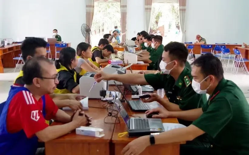 Tiếp nhận 127 công dân Việt Nam do lực lượng chức năng Campuchia trao trả Tiếp nhận 127 công dân Việt Nam do lực lượng chức năng Campuchia trao trả