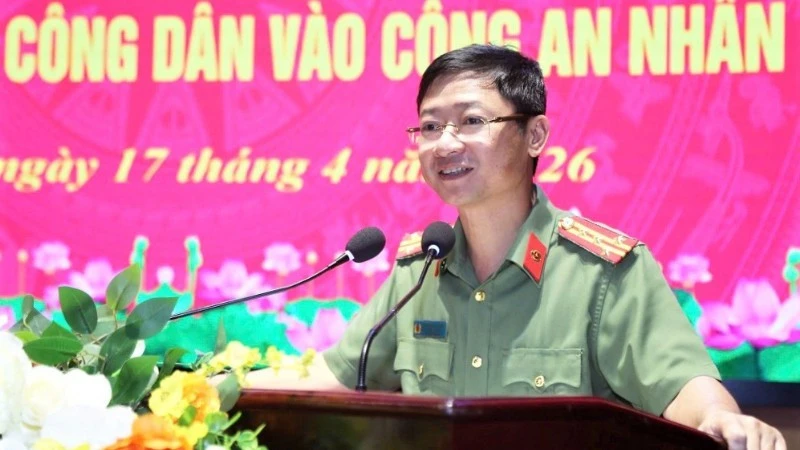Tiếp nhận 30 nhân viên an ninh Cảng hàng không Quốc tế Vinh vào lực lượng Công an nhân dân Tiếp nhận 30 nhân viên an ninh Cảng hàng không Quốc tế Vinh vào lực lượng Công an nhân dân