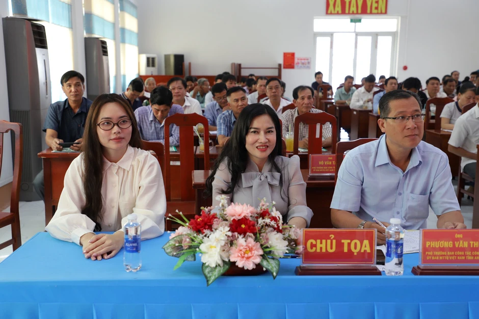 Tiếp tục huy động nguồn lực xây nhà Đại đoàn kết giúp dân Tiếp tục huy động nguồn lực xây nhà Đại đoàn kết giúp dân