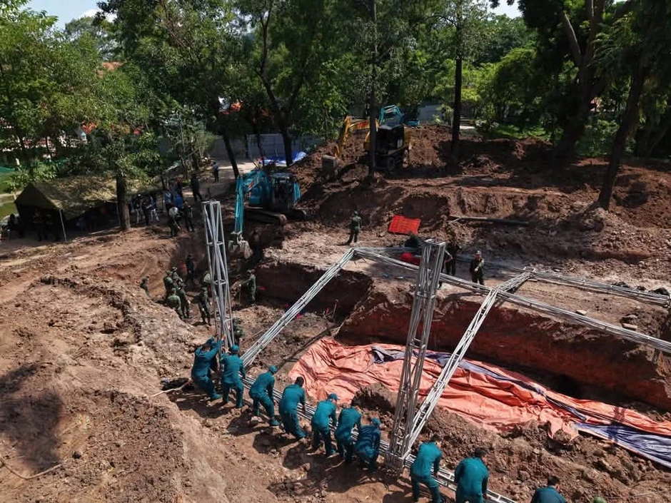 Tiếp tục tìm thấy 15 bộ hài cốt liệt sĩ tại Công viên Lê Thị Riêng Tiếp tục tìm thấy 15 bộ hài cốt liệt sĩ tại Công viên Lê Thị Riêng
