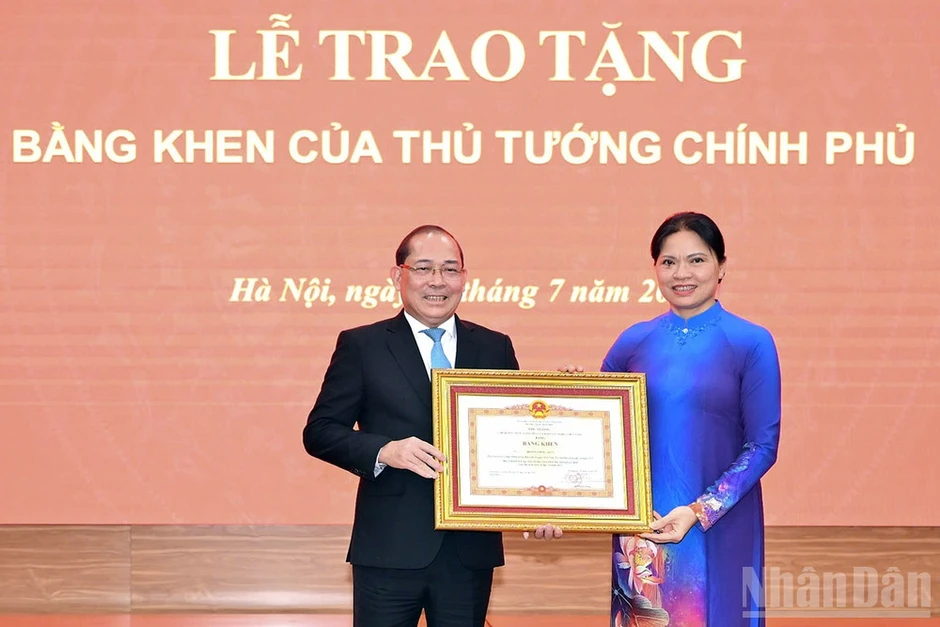 Tiếp tục tinh gọn bộ máy cơ quan Mặt trận và đổi mới hoạt động các đơn vị sự nghiệp liên quan Tiếp tục tinh gọn bộ máy cơ quan Mặt trận và đổi mới hoạt động các đơn vị sự nghiệp liên quan