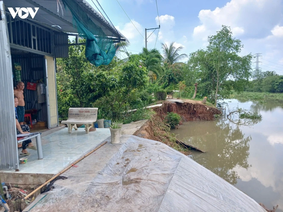Tiếp tục xảy ra sạt lở ven sông Trà Lọt (Đồng Tháp), giao thông chia cắt Tiếp tục xảy ra sạt lở ven sông Trà Lọt (Đồng Tháp), giao thông chia cắt