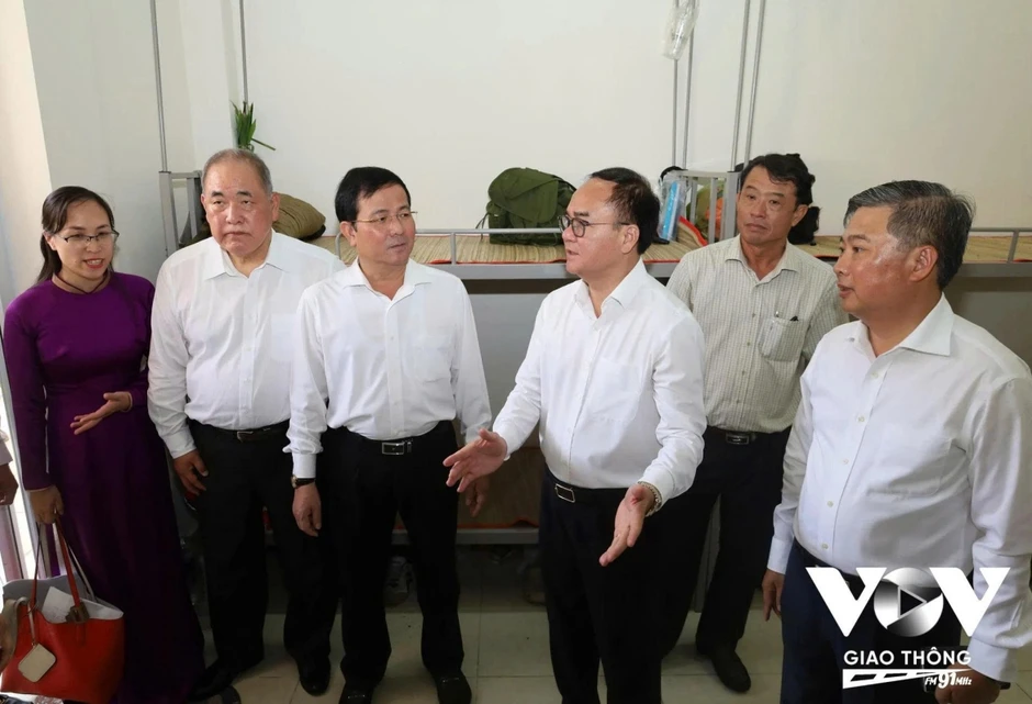 Tiết kiệm tiền tỷ nhờ “đánh thức” những trụ sở dôi dư Tiết kiệm tiền tỷ nhờ “đánh thức” những trụ sở dôi dư