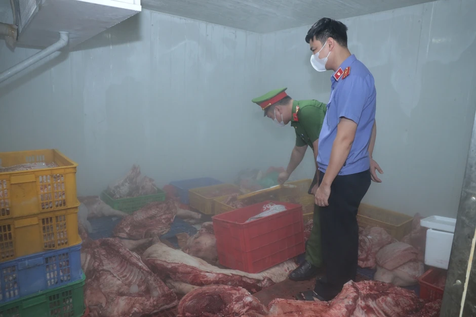 Tiêu hủy gần 1 tấn thịt lợn ở Hưng Yên nghi nhiễm dịch tả lợn châu Phi Tiêu hủy gần 1 tấn thịt lợn ở Hưng Yên nghi nhiễm dịch tả lợn châu Phi