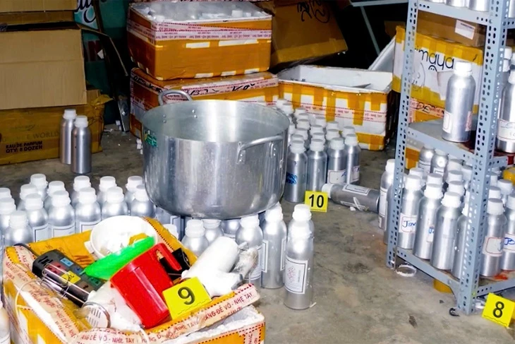 Tìm bị hại vụ án 2 chị em ruột sản xuất nước hoa giả trị giá hàng chục tỉ đồng Tìm bị hại vụ án 2 chị em ruột sản xuất nước hoa giả trị giá hàng chục tỉ đồng