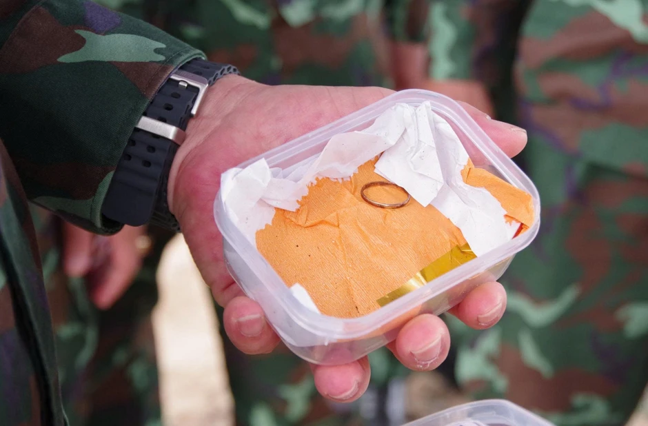 Tìm được 3 mộ liệt sĩ từ thông tin người dân, phát hiện nhẫn vàng, đồng hồ Tìm được 3 mộ liệt sĩ từ thông tin người dân, phát hiện nhẫn vàng, đồng hồ