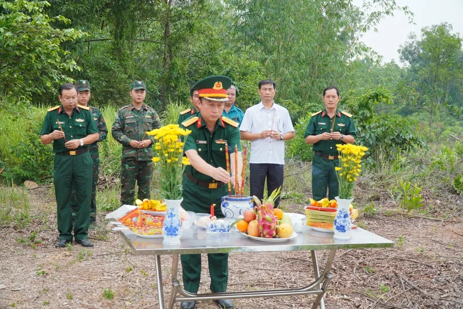 Tìm kiếm, quy tập hài cốt liệt sĩ tại Suối Bông Trang Tìm kiếm, quy tập hài cốt liệt sĩ tại Suối Bông Trang