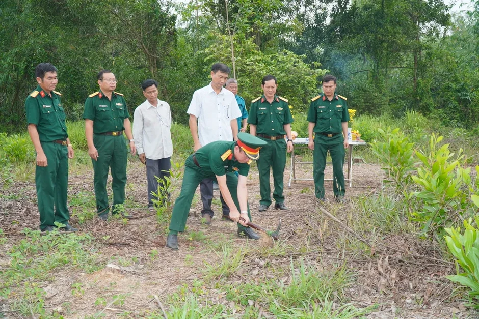 Tìm kiếm, quy tập hài cốt liệt sĩ tại Suối Bông Trang Tìm kiếm, quy tập hài cốt liệt sĩ tại Suối Bông Trang