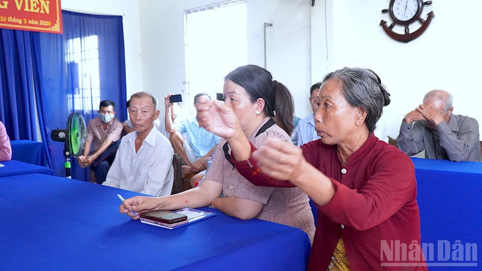 Tìm nguyên nhân cá và cây ăn trái chết hàng loạt tại Tân Thành Tìm nguyên nhân cá và cây ăn trái chết hàng loạt tại Tân Thành
