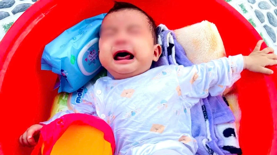 Tìm thân nhân của bé gái 6 tháng tuổi bị bỏ rơi ở TP.HCM Tìm thân nhân của bé gái 6 tháng tuổi bị bỏ rơi ở TP.HCM